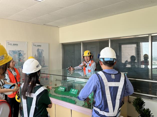 37628CF1-7A5B-4846-930F-194422FA87DB