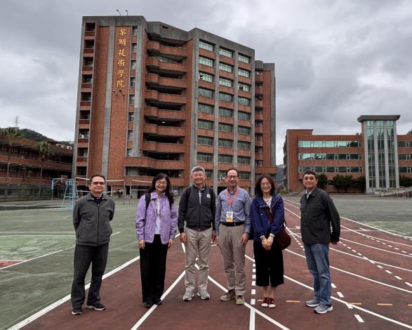 9736F936-D6BA-439D-97C6-4ED52D75ECF9